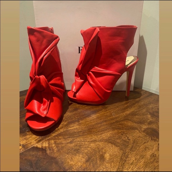 Red leather pump booties - Picture 2 of 5